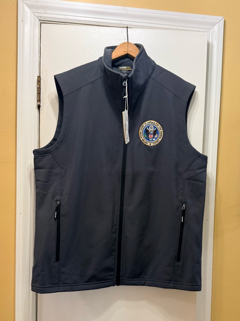 Men’s Dark Navy Softshell Vest with Embroidered Federal Court Seal! NWT!